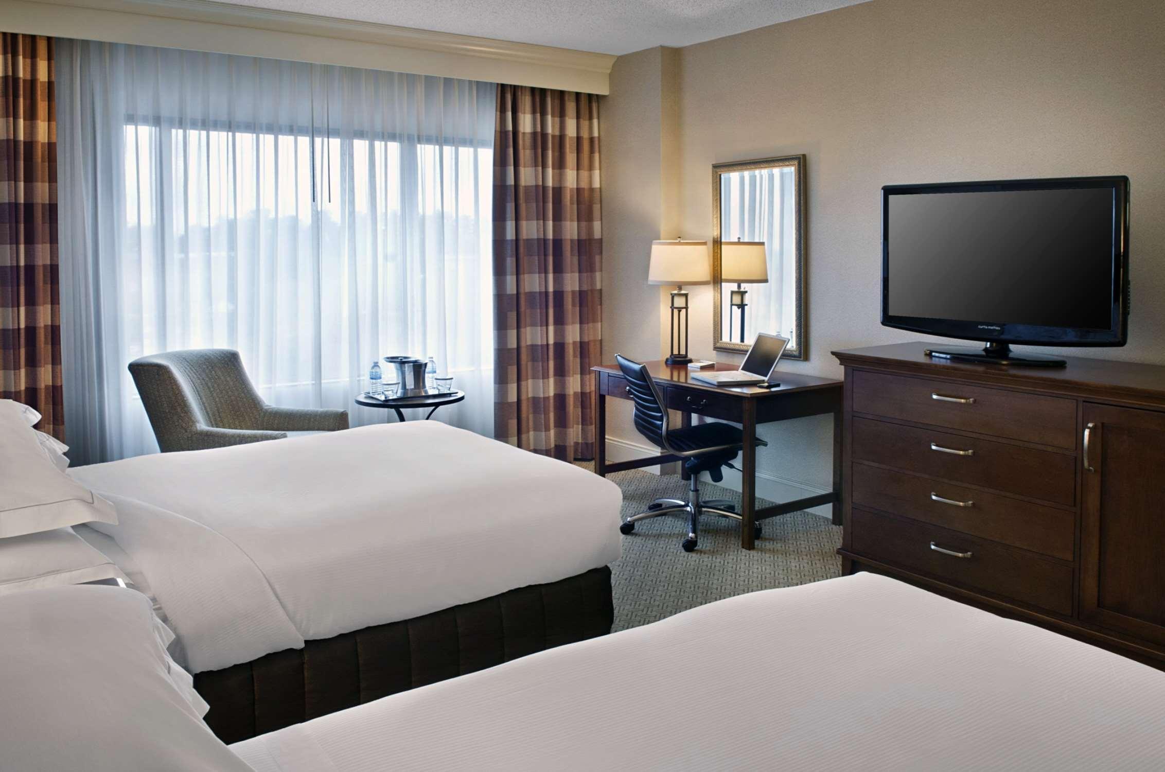 Hilton Greenville Exterior foto